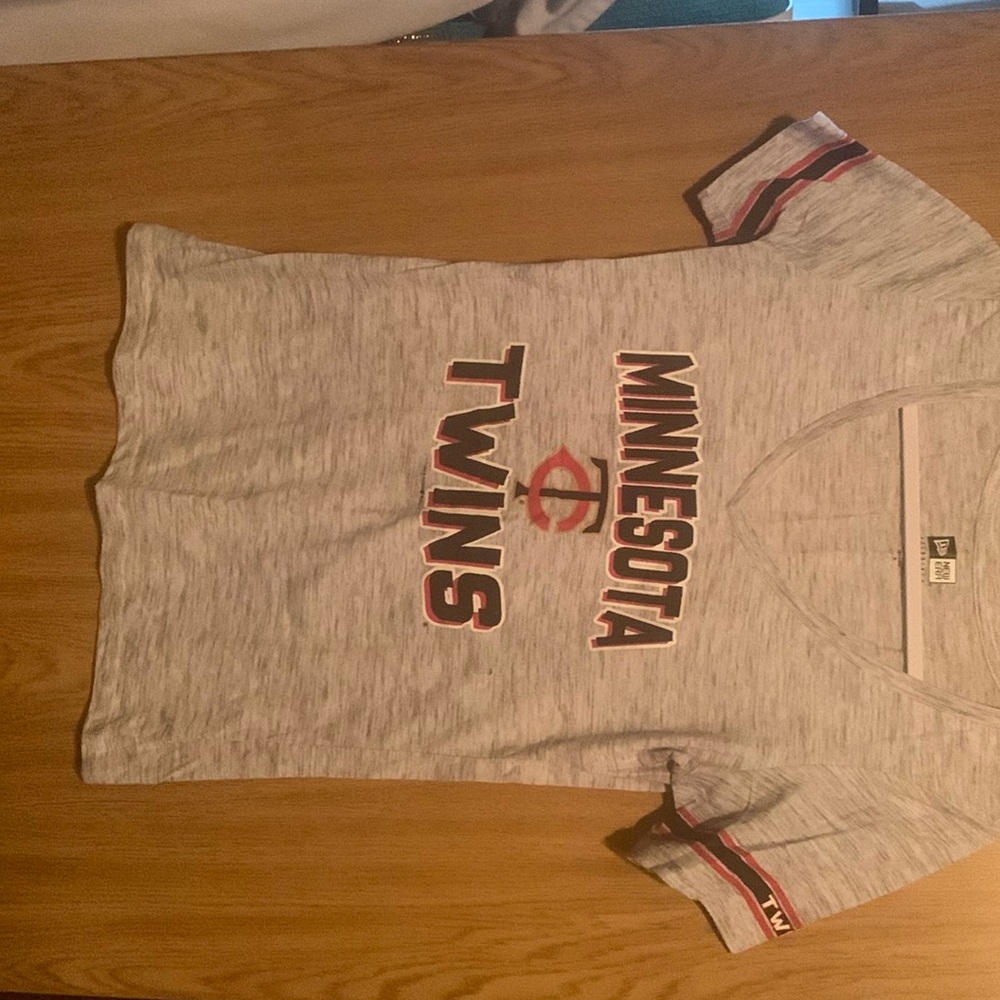 Minnesota Twins vneck shirt